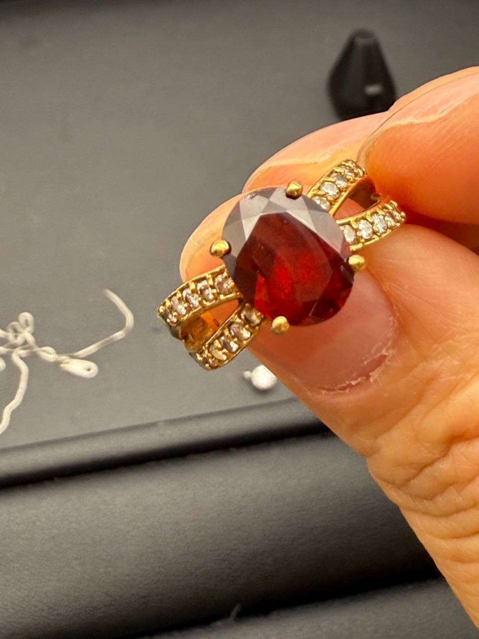 金の指輪の買取なら、高価買取専門店 おたからや梅田一丁目店へ